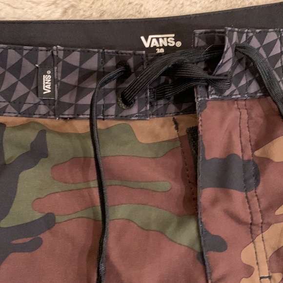 Nwot. Men’s swim trunks - Picture 3 of 8